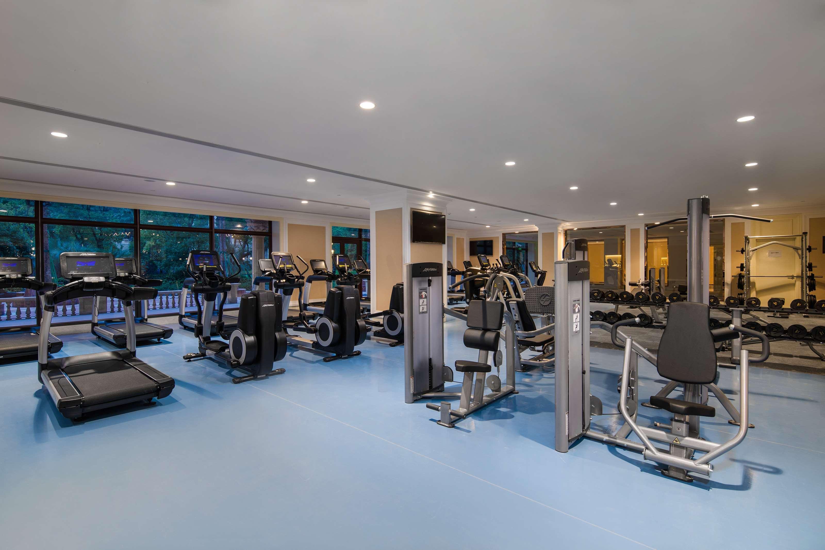 Radisson Blu Forest Manor Hongqiao - Near Necc 5*
